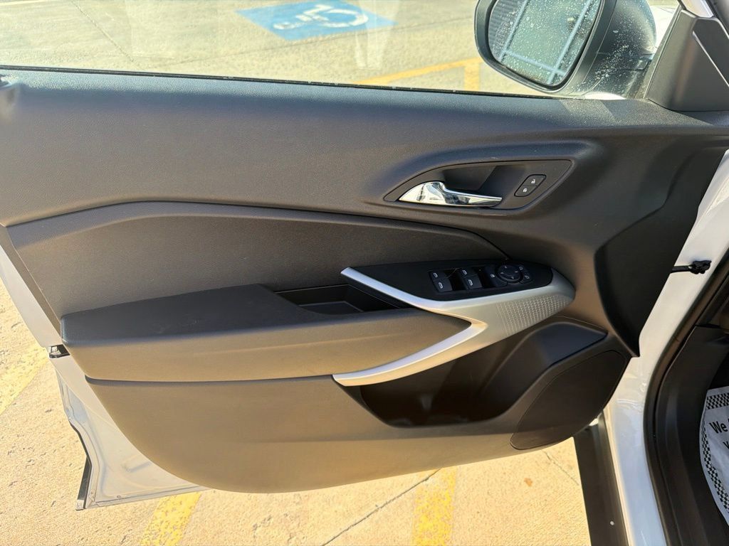 Used 2026 Chevrolet Trax LS FWD image 9