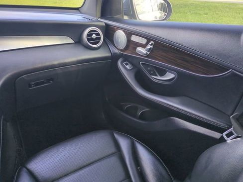 Used 2017 Mercedes-Benz GLC 300 4MATIC w/ Premium 2 Package image 17