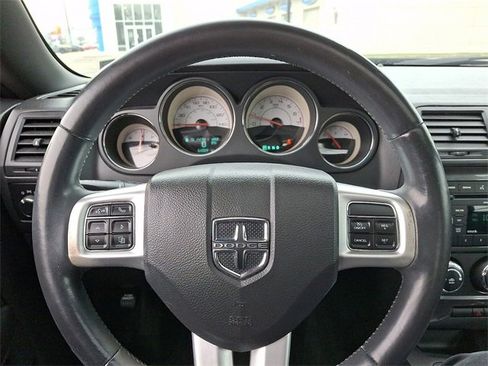 Used 2014 Dodge Challenger SXT image 18