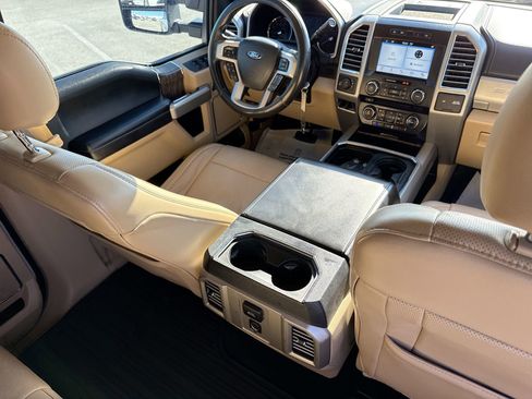 Used 2017 Ford F250 Lariat w/ Chrome Package image 24