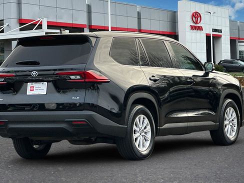 Used 2025 Toyota Grand Highlander AWD image 4