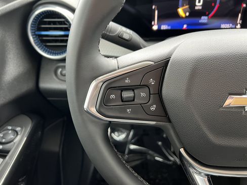 Used 2025 Chevrolet Trax LT w/ LT Convenience Package FWD image 26