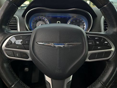 Used 2019 Chrysler 300 Limited RWD image 19