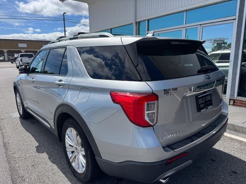 Used 2020 Ford Explorer Limited RWD image 2