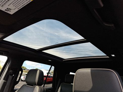 Used 2022 GMC Yukon SLT w/ SLT Luxury Package image 18