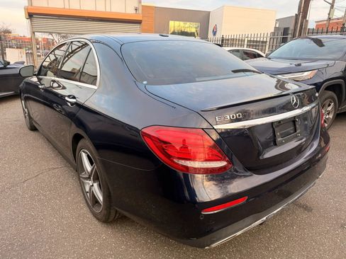 Used 2017 Mercedes-Benz E 300 4MATIC image 7