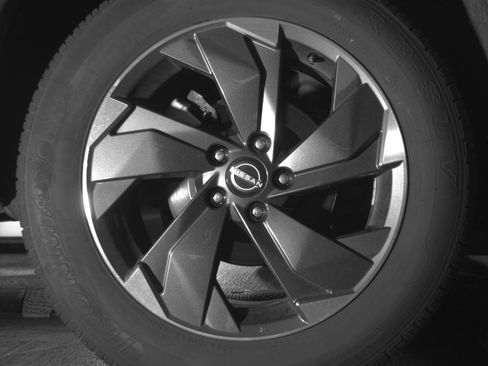 Used 2025 Nissan Rogue SV AWD/4WD image 15