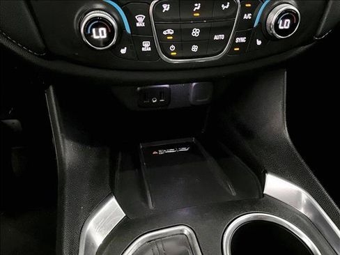 Used 2023 Chevrolet Traverse LT FWD image 26