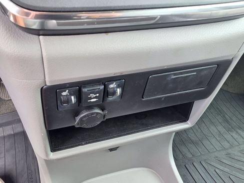 Used 2018 Toyota Sienna XLE w/ XLE Navigation Package FWD image 17