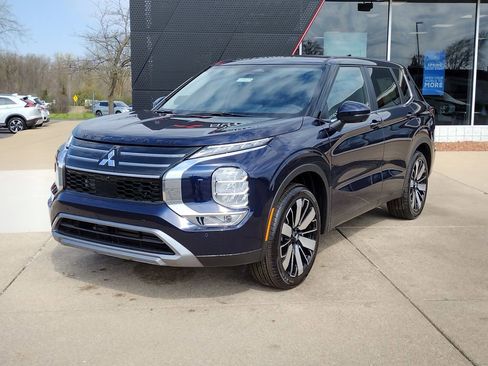 New 2026 Mitsubishi Outlander SE image 1