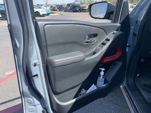 Used 2023 Nissan Frontier PRO-4X w/ Pro Convenience Package image 6