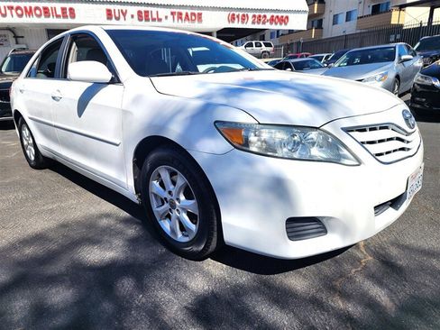 Used 2011 Toyota Camry LE w/ LE Extra-Value Pkg image 4