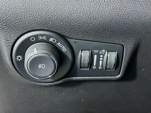 Used 2025 Jeep Compass Limited AWD/4WD image 17