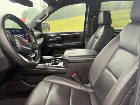 Used 2025 Chevrolet Tahoe LT AWD/4WD image 17