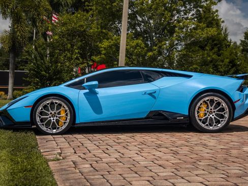 Used 2023 Lamborghini Huracan Tecnica RWD image 2