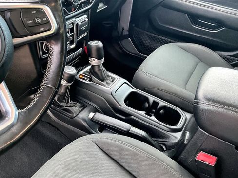 Used 2020 Jeep Wrangler Unlimited Sahara AWD/4WD image 15