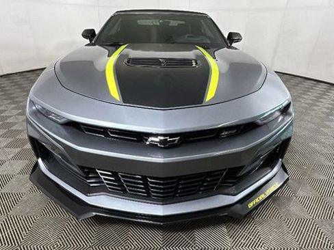 Used 2021 Chevrolet Camaro SS RWD image 9