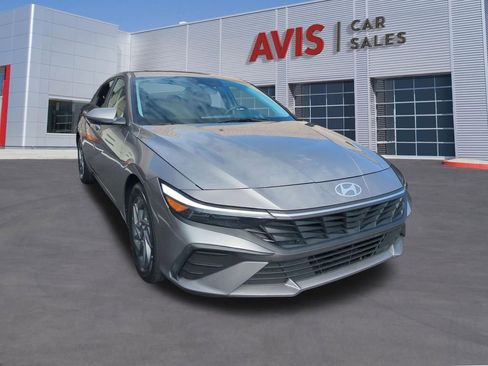 Used 2024 Hyundai Elantra SEL image 3