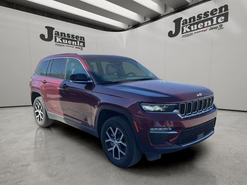 Used 2025 Jeep Grand Cherokee Limited AWD/4WD image 5