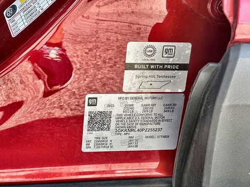 Certified 2023 GMC Acadia SLE w/ Driver Convenience Package image 33