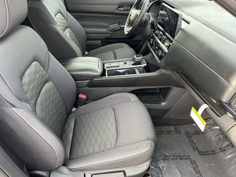 New 2026 Nissan Pathfinder SV image 12