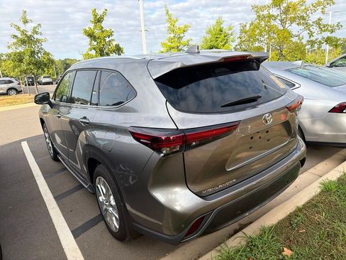 Used 2026 Toyota Highlander Limited AWD/4WD image 14