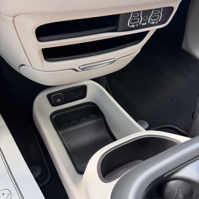 Used 2023 Chrysler Pacifica Touring-L AWD/4WD image 24