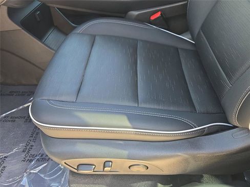Used 2025 Buick Enclave Sport Touring w/ Power Package FWD image 22