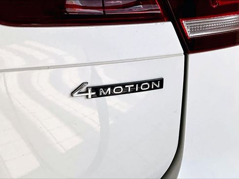 Used 2023 Volkswagen Tiguan SE R-Line AWD/4WD image 10