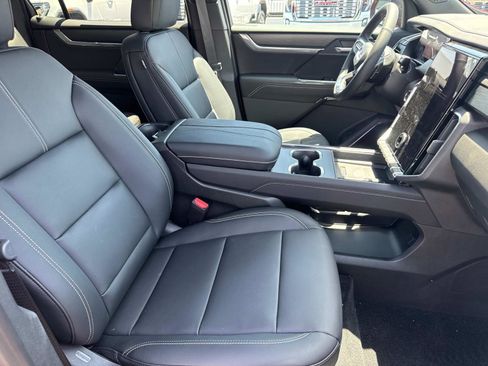 New 2025 GMC Acadia Elevation w/ Elevation Premium Package image 29