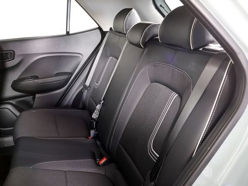 Used 2025 Hyundai Venue Limited FWD image 26