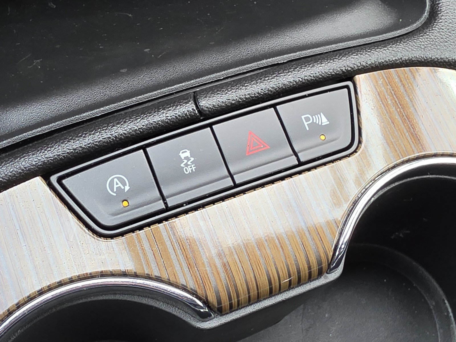 Used 2023 GMC Acadia SLE w/ Driver Convenience Package FWD image 32