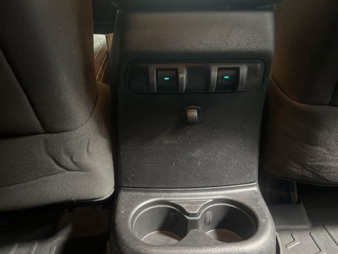 Used 2015 Jeep Wrangler Unlimited Rubicon w/ Connectivity Group image 11