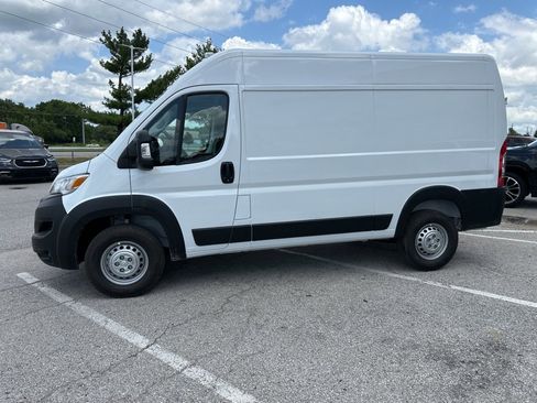 New 2025 RAM ProMaster 2500 w/ Convenience Group image 18