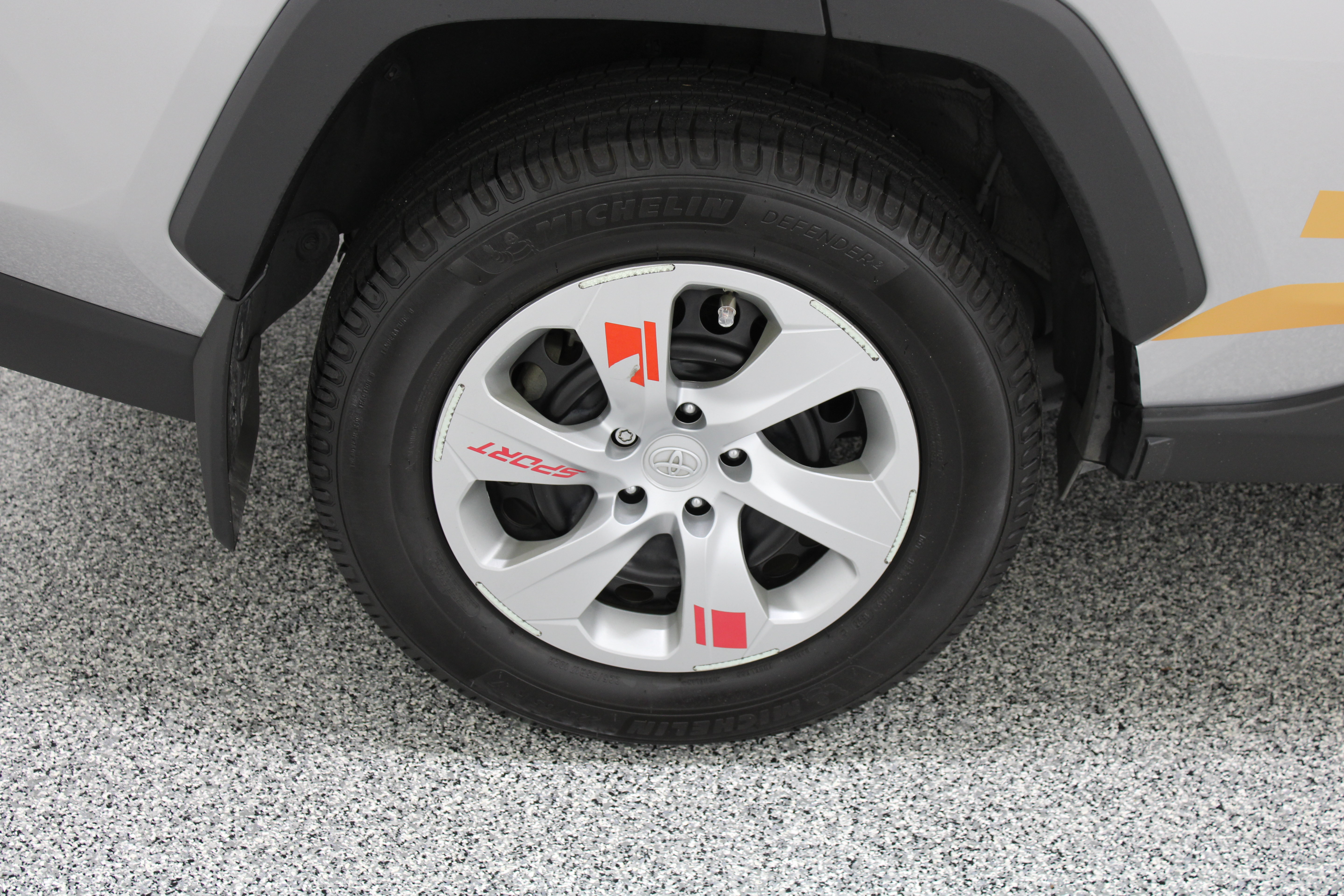 Used 2021 Toyota RAV4 LE FWD image 6