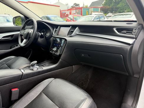 Used 2019 INFINITI QX50 Essential w/ Premium Audio Package image 11