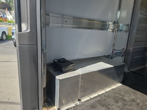 Used 2024 Chevrolet Brightdrop 400 w/ Commercial Equipment Package AWD/4WD image 14