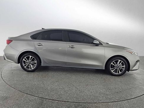 Used 2022 Kia Forte LXS FWD image 2