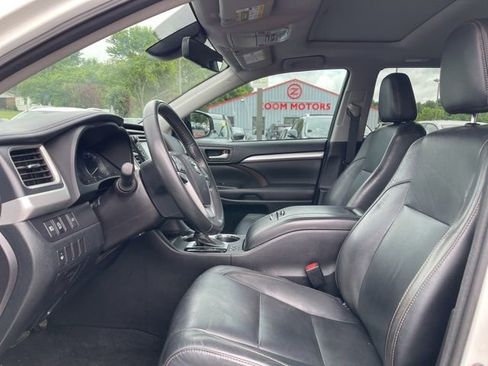 Used 2017 Toyota Highlander XLE FWD image 14