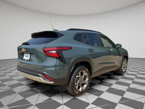 New 2026 Chevrolet Trax LT w/ LT Convenience Package FWD image 5