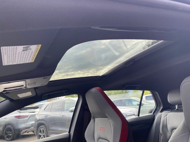 New 2026 Volkswagen GTI SE FWD image 10