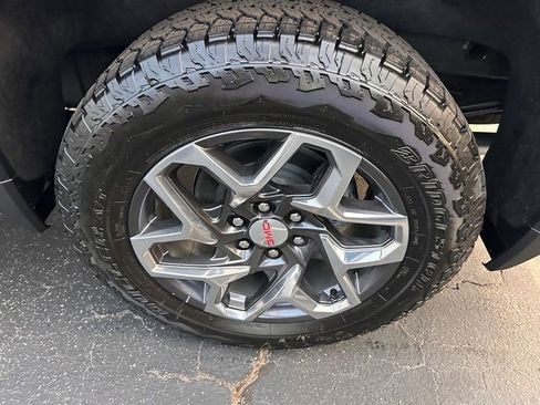 New 2026 GMC Sierra 1500 SLT image 15