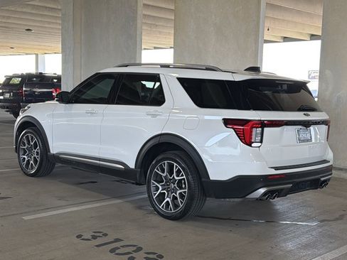 Used 2025 Ford Explorer Platinum w/ Ultimate Package AWD/4WD image 2