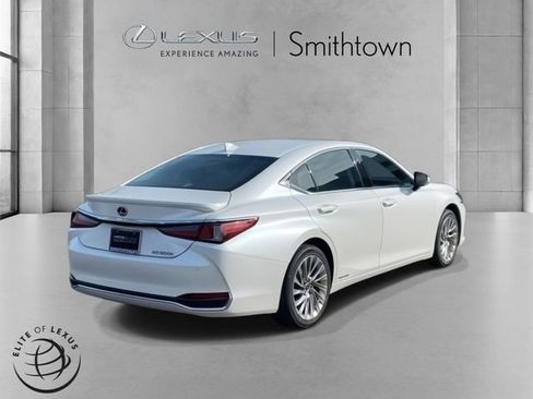 Certified 2020 Lexus ES 300h w/ Accessory Package image 5