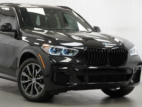 Used 2022 BMW X5 xDrive40i w/ M Sport Package AWD/4WD image 9