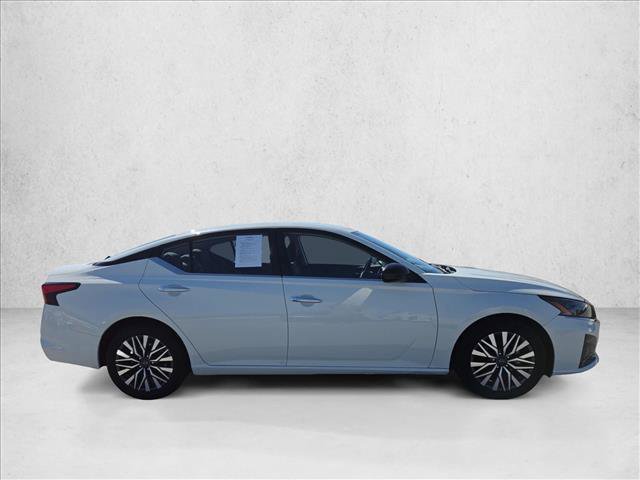 Used 2025 Nissan Altima 2.5 SV FWD image 4