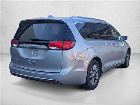 Used 2019 Chrysler Pacifica Touring-L Plus image 5