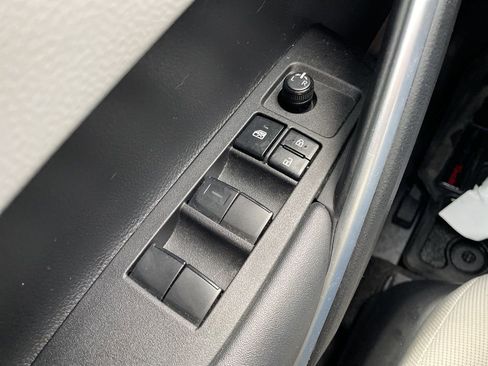 Used 2023 Toyota Corolla Cross L image 21