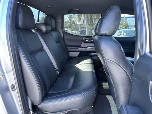 Used 2018 Toyota Tacoma TRD Sport image 18