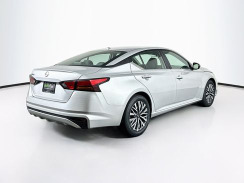 Used 2025 Nissan Altima 2.5 SV FWD image 9